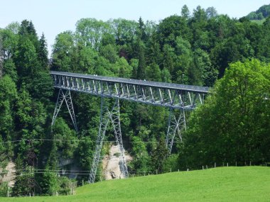 Brugen köyü - St. Gallen şehir içinde bir yaya köprüsü inşaatı