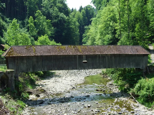 Vecchio Ponte Legno Tradizionale Attraverso Fiume Sitter — Foto Stock