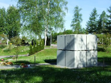 Gossau (Canton St. Gallen, İsviçre içinde Şehir mezarlığında çapraz ile heykel)