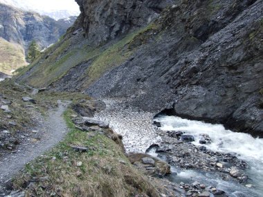 Akış ve kanyon Gufelbach Weisstannen - Canton St. Gallen, İsviçre
