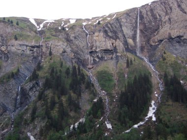 Şelaleler ve Cascades Weisstannental Vadisi'nde - St. Gallen, İsviçre