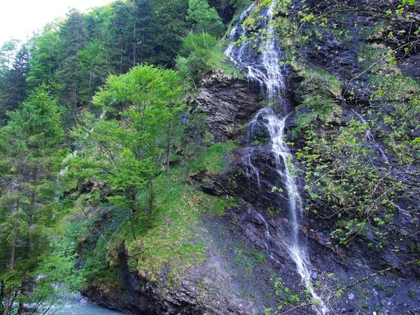 Vattenfall Och Kaskader Dalen Weisstannental Kantonen Gallen Schweiz — Stockfoto
