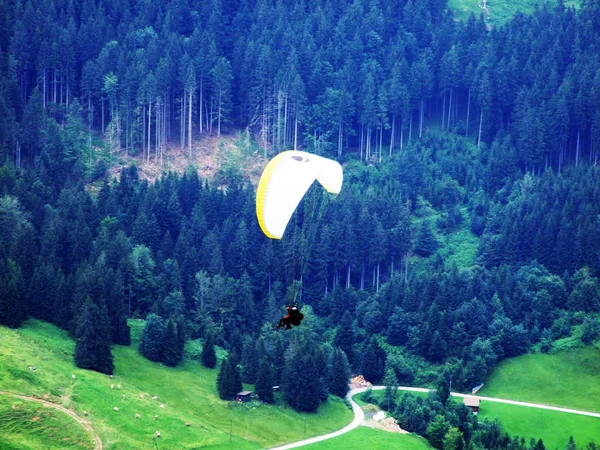 Parapente Bajo Montaña Alpstein Cantón Appenzell Ausserrhoden Suiza — Foto de Stock