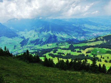 Panoramik manzara Obertoggenburg dağ - Canton St. Gallen, İsviçre üzerinden