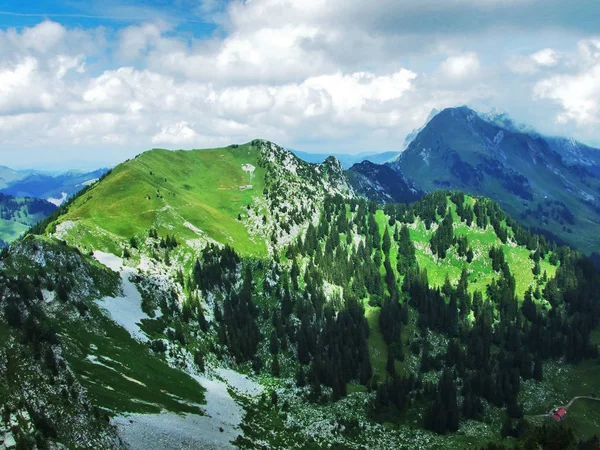 Пик Лютиспитца Горе Феттобург Кантон Санкт Галлен Швейцария — стоковое фото