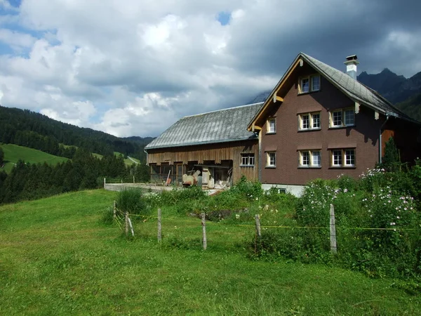 Alpenarchitektur Und Bauernhöfe Obertoggenburg Kanton Gallen Schweiz — Stockfoto