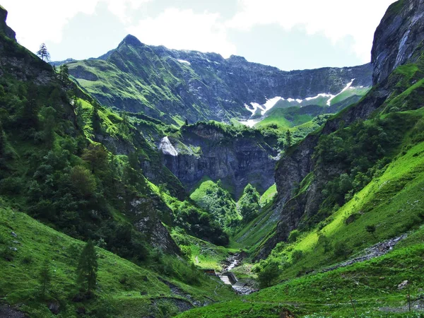 Montañas Rocas Valle Weisstannenthal Cantón Gallen Suiza — Foto de Stock