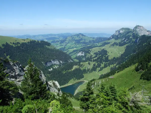 Alpine Lake Samtisersee Its Mountain Setting Canton Appenzell Innerrhoden Switzerland — Φωτογραφία Αρχείου