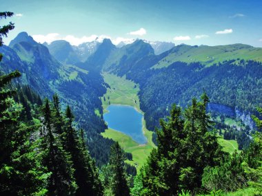 Alp göl Samtisersee, dağ ayarı - Appenzell Innerrhoden Canton, İsviçre