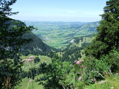 Panoramik köyü Schwende ve Brulisau -: Appenzell Innerrhoden Canton, İsviçre