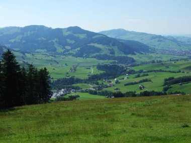 Panoramik köyü Schwende ve Brulisau -: Appenzell Innerrhoden Canton, İsviçre