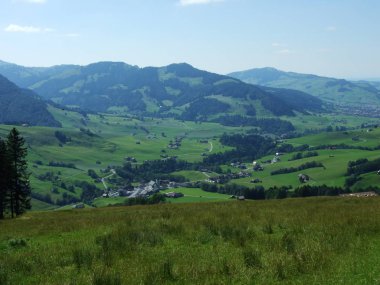 Panoramik köyü Schwende ve Brulisau -: Appenzell Innerrhoden Canton, İsviçre