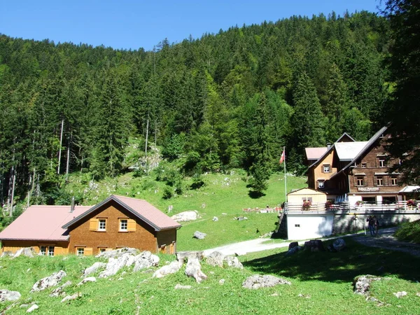 アルプ湖 Samtisersee アッペンツェル Innerrhoden カントン スイス連邦共和国の近くの山のレストラン地図 Plattenbodeli — ストック写真