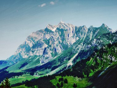 Tepeye kadar Santis dağ kitle Alpstein - Canton St. Gallen, İsviçre görüntülemek