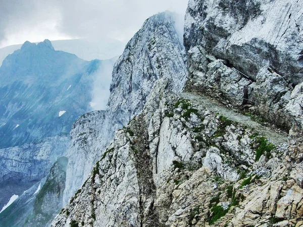 Сходження Вершини Сантіс Alpstein Гірського Хребта Кантону Аппенцелль Комуна Швейцарія — стокове фото