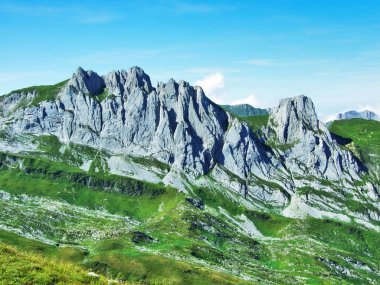 Fahlensee göl dağ kitle Alpstein -: Appenzell Innerrhoden Canton, İsviçre üzerinden Fahlenalp tepeler için görüntüleyin
