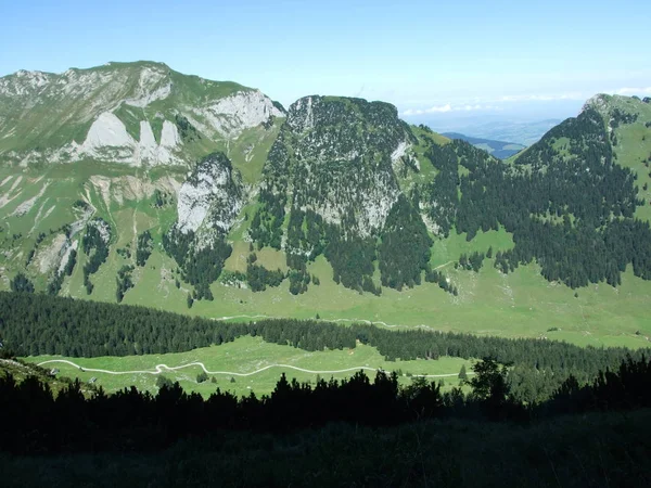 Zobacz Szczyty Fahlenalp Nad Jeziorem Fahlensee Góry Masy Alpstein Kanton — Zdjęcie stockowe