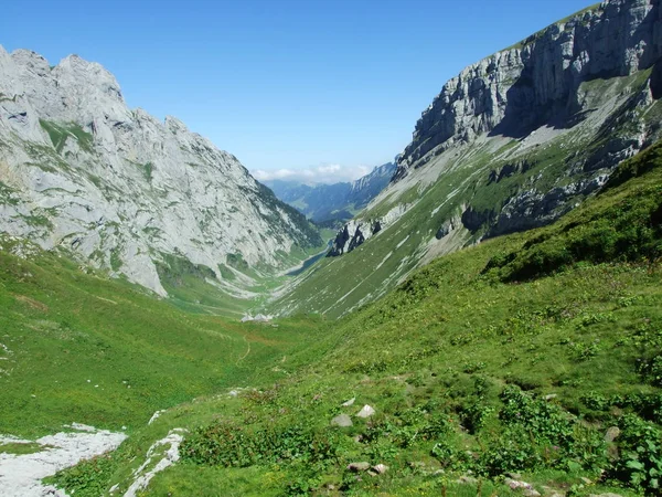 Blick Auf Die Gipfel Der Fahlenalp Über Den Fahlensee Der — Stockfoto