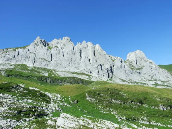 Переглянути Вершини Fahlenalp Гора Масового Alpstein Кантону Аппенцелль Innerrhoden Швейцарія — стокове фото