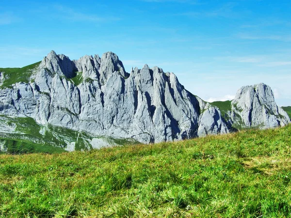 Alpstein Innerrhoden 스위스에서 Fahlensee Fahlenalp 봉우리를 — 스톡 사진