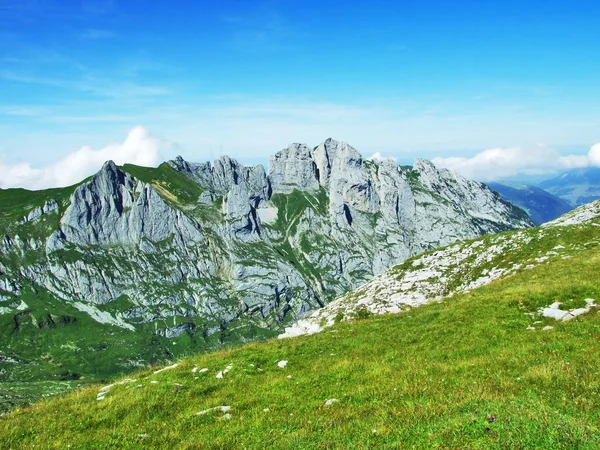 Blick Auf Die Gipfel Der Fahlenalp Über Den Fahlensee Der — Stockfoto