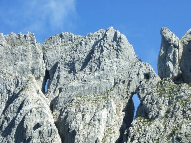 Tepeye kadar dağ kitle Alpstein -: Appenzell Innerrhoden Canton, İsviçre Chruzberg göster