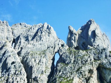 Tepeye kadar dağ kitle Alpstein -: Appenzell Innerrhoden Canton, İsviçre Chruzberg göster