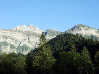 Tepeye kadar Santis dağ kitle Alpstein -: Appenzell Innerrhoden Canton, İsviçre görüntülemek
