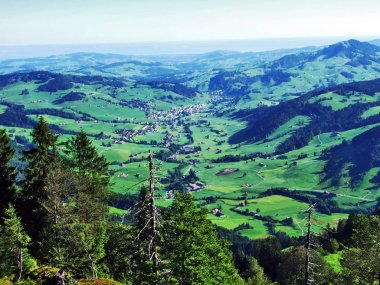 Görünüm Nehri Vadisi ve yerleşim Urnasch -: Appenzell Ausserrhoden Canton, İsviçre