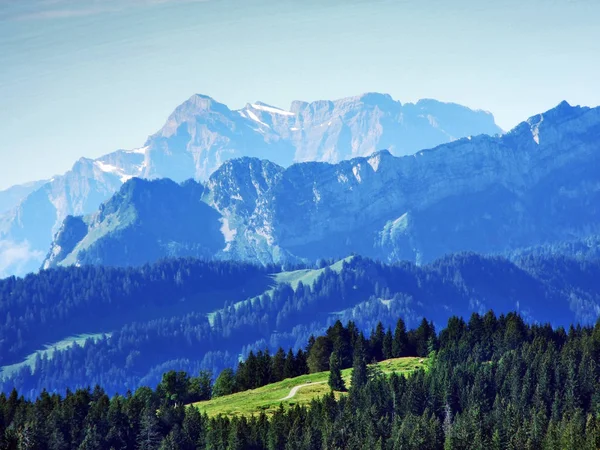 Detaljerad Översikt Över Schweiziska Alpina Toppar Fjärran — Stockfoto