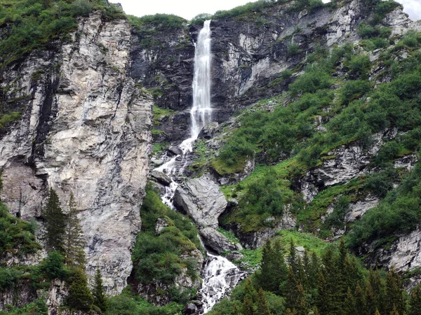 Vattenfall Och Kaskader Dalen Weisstannental Kantonen Gallen Schweiz — Stockfoto