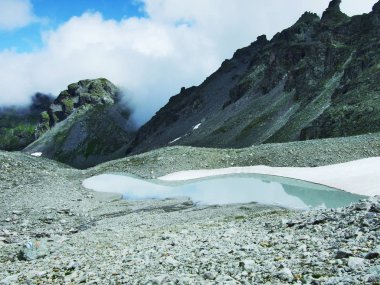 Alp göller dağ Glarus Alps - Canton St. Gallen, İsviçre'erime buzdağı tarafından yaratılmıştır