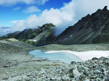 Alp göller dağ Glarus Alps - Canton St. Gallen, İsviçre'erime buzdağı tarafından yaratılmıştır