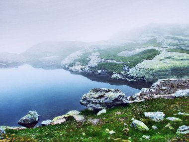 Alp göller dağ Glarus Alps - Canton St. Gallen, İsviçre'erime buzdağı tarafından yaratılmıştır