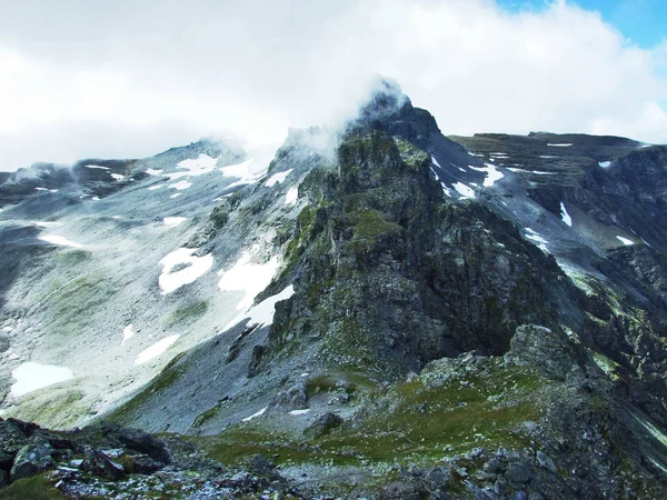 山質量グラールス アルプス ザンクト ガレンのカントン スイス連邦共和国の Hochwart の上からパノラマ — ストック写真