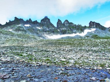 Lavtinahorner en yüksek dağ Glarus Alps - Canton St. Gallen, İsviçre'de görüntülemek