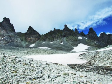 Lavtinahorner en yüksek dağ Glarus Alps - Canton St. Gallen, İsviçre'de görüntülemek