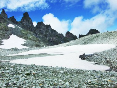 Lavtinahorner en yüksek dağ Glarus Alps - Canton St. Gallen, İsviçre'de görüntülemek