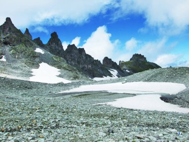 Lavtinahorner en yüksek dağ Glarus Alps - Canton St. Gallen, İsviçre'de görüntülemek