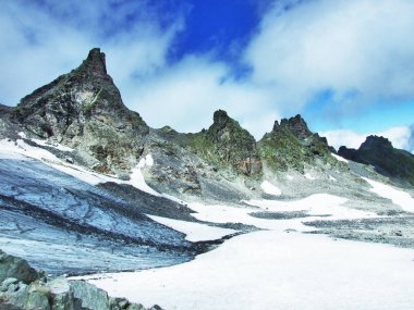 Lavtinahorner en yüksek dağ Glarus Alps - Canton St. Gallen, İsviçre'de görüntülemek