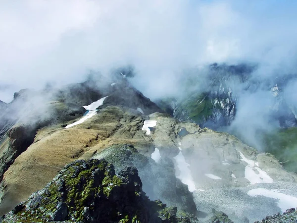 山質量グラールス アルプス ザンクト ガレンのカントン スイス連邦共和国の Hochwart の上からパノラマ — ストック写真
