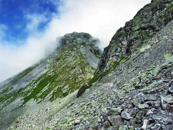 Harika alp ortam etrafında üst kısmındaki Pizol dağ Glarus Alps - Canton St. Gallen, İsviçre