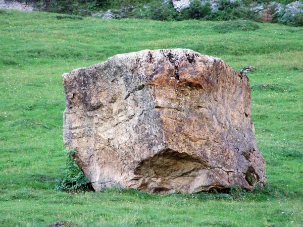 Taşlar ve kayalar Sandbach Vadisi - Canton Glarus, İsviçre