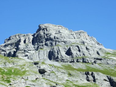 Zuetribistock en yüksek dağ kitle Glarus Alps - Canton Glarus, İsviçre için görüntüleyin