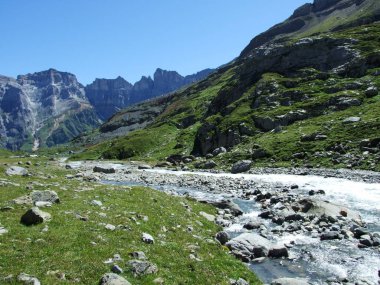Oberstafelbach - Canton Glarus, İsviçre harika dağ Vadisi