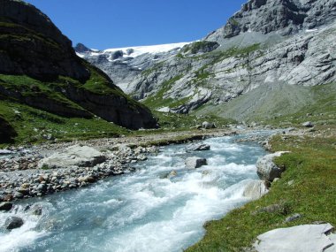 Oberstafelbach - Canton Glarus, İsviçre harika dağ Vadisi