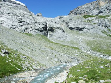 Oberstafelbach - Canton Glarus, İsviçre harika dağ Vadisi