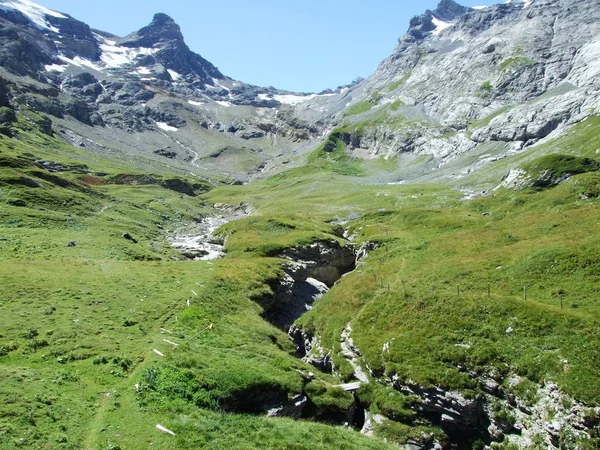 Wspaniałe Alpejskie Doliny Oberstafelbach Kantonie Glarus Szwajcaria — Zdjęcie stockowe