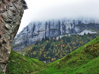 Taşlar ve kayalar dağ kütlesi Alpstein -: Appenzell Innerrhoden Canton, İsviçre