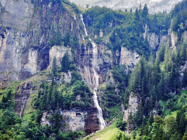 Cascata Del Torrente Brummbach Nella Foresta Braunwald Cantone Glarus Svizzera — Foto Stock